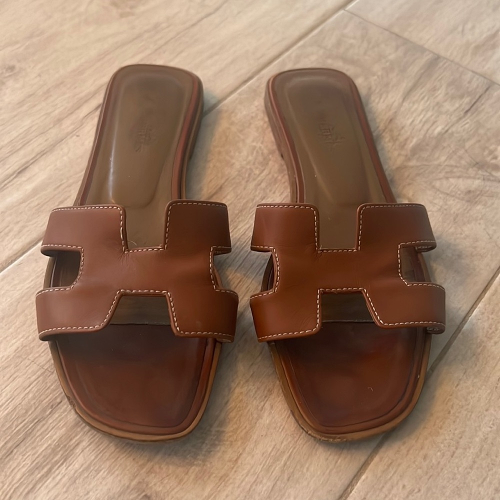 Hermes Oran Sandals in Brown, size 38.5 (size 8.5)